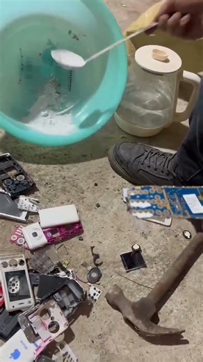 Revealed: How to Extract Gold from Circuit Board Waste