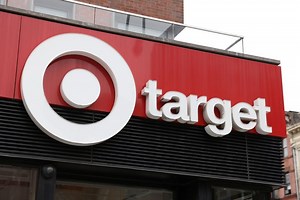 Target reduces its annual forecast despite higher-than-expected Q3 earnings