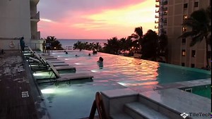 Alohilani Resort - Pool Deck & Bar