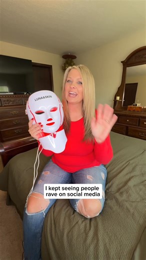 RegenMask™, the only LED mask that combines Microcurrent Technology with 7 targeted LED colours to: ✨ Firm and lift jowls and cheeks ✨ Smooth deep nasolabial folds ✨ Reduce under-chin sagging ✨ Enhance firmness around the eyes ✨ Improve skin elasticity and tightness Experience smoother, firmer, and clearer skin with a radiant glow – all from the comfort of your home! ✨ A neck mask is included for complete coverage. Free worldwide shipping. | Luna&Skin