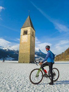 Meleti e castelli in sella: la ciclabile della Val Venosta da Resia a Merano