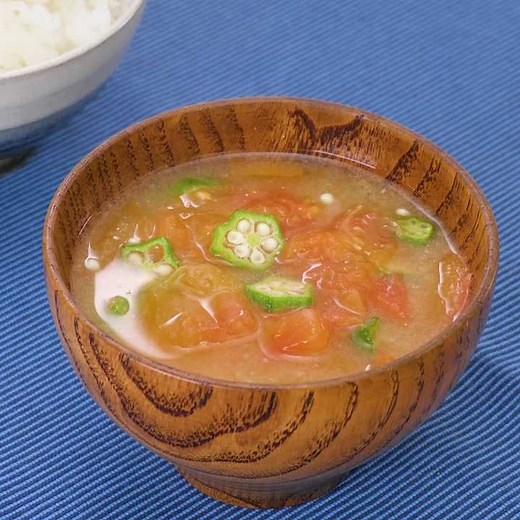 ほっこりあたたまる♪ トマトとオクラのお味噌汁のレシピ動画・作り方 | デリッシュキッチン
