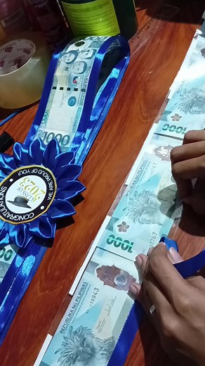 DIY Money Garland Lei for Graduation Tutorial