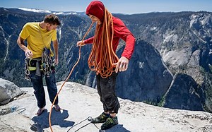 身临《徒手攀岩》现场，与亚力克斯·霍诺德一起攀登史上最难975米高岩壁。I 约塞米蒂公园·酋长岩