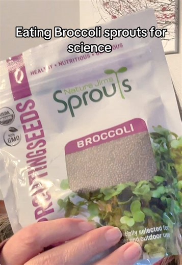 I’m not a medical professional and this is not medical advice. This is something I’m personally trying based on what I’ve been able to research. Broccoli sprouts contain sulforaphane, a compound studied for its role in activating Nrf2, a cellular stress-response pathway involved in antioxidant production, redox balance, and mitochondrial protection. This is not about forcing energy or treating illness. It’s about understanding cellular signaling and seeing what supports my body best. Thanks to @