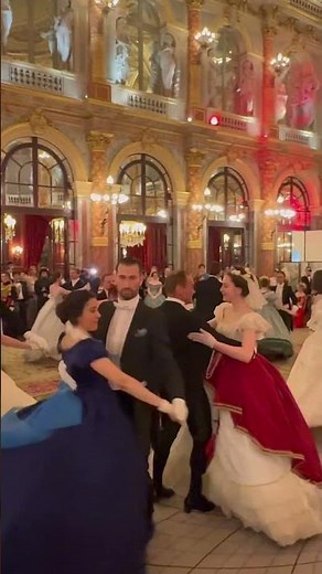 ✨Laissez-vous emporter par la magie des grands bals historiques ✨💃🏻✨