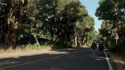 Village.of.the.Damned.1995.720p.BluRay.Htshof.Com.Maspero