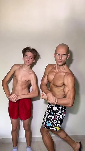 Muscle Flexing Comparison: Tall vs Short Bodybuilders