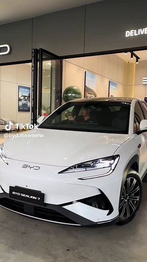 Explore the BYD Sealion 7 Electric Vehicle
