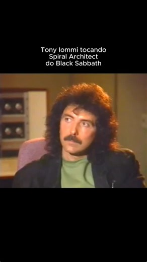 “‘Spiral Architect’ é sobre DNA. Quando vi um diagrama da dupla hélice, pensei: ‘Se é disso que as pessoas são feitas, vou escrever uma música sobre isso.” – Geezer Butler Depois das exaustivas gravações do Vol. 4 em Los Angeles, Tony Iommi sofreu um bloqueio criativo que paralisou a banda. Em busca de novas inspirações e para recarregar as energias, o Black Sabbath decidiu voltar à Europa e alugou o sombrio Castelo de Clearwell, em Gloucestershire, na Inglaterra. Foi em meio às escuras masmorra