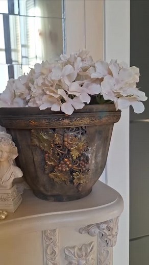 33 reactions | Roberta Marone Vintage Plantpot...