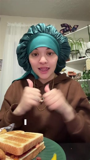 The way I’ve been smacking on twinkies is crazy 😭 #asl #coda #signlanguage #fypシ #twinkies