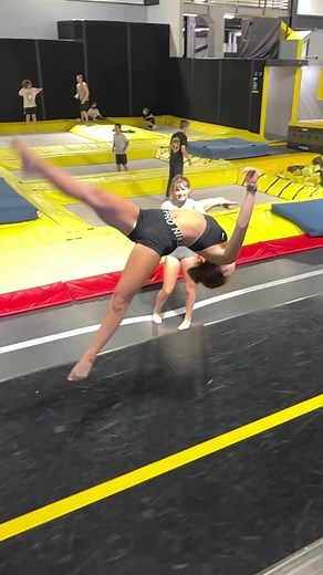 Skill training 😍💛 @llaurenflips #airtrack #airtrackfactory #tumbling #gymnastics