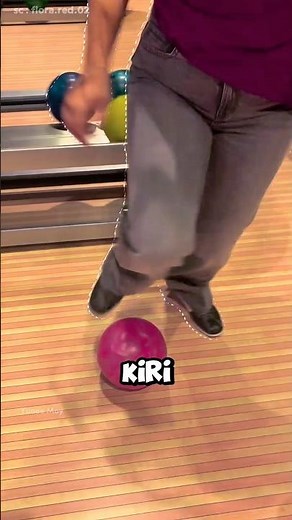 Nendang Bola Boling Langsung Kena