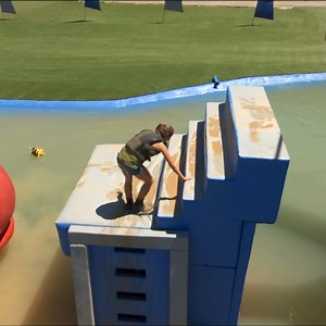 This history teacher is clearly not all up to scratch 😣 | Wipeout