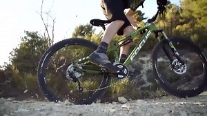 Video | The all new Focus Spine Introducing the all new trail bike from Focus Bikes, the Spine. With 120mm of travel, 27.5” wheels and 12 models to choose from, this bike is an ultra-capable trail shredder. Full video here: http://enduro-mtb.com/en/video-focus-bikes-introducing-the-all-new-spine-trailbike/ | ENDURO Mountainbike Magazine
