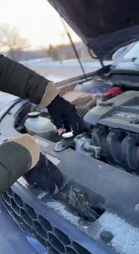 Cold weather can make small car issues show up fast.Learn easy ways to check what matters before winter roads get rough.Smart habits keep every drive calmer through the season. 🚗❄️ | Jacken bubu