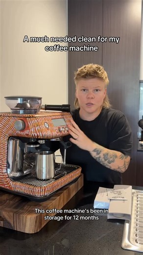 Jess Waterhouse 🤠 on Instagram: "Isn’t she just gorgeous!? 😍 #coffeemachine #deepclean #organisation #cleantok #espressomachine"