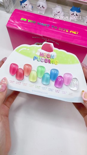 NEON Pastel Gel Nails🩷🍮 #asmr 귀여운 푸딩 컨셉의 패키지✨ 네일 팁까지 저렇게 붙여두니 진짜 알록달록한 푸딩같은 차트팁이에요🍮 네온 컬러가 여름에 많이 사용하긴 하지만 너무 쨍한 컬러들은 은근 부담스럽단 말이죠🤔 적당히 파스텔톤 같은 컬러에 시럽제형이라 마블, 옴브레 하기도 좋을 컬러들이에요!🧡🩷💚 Product : yogurtnail.co.kr - NEON PUDDING #여름네일 #네일발색 #summernails #neonnails #unboxing #coloring