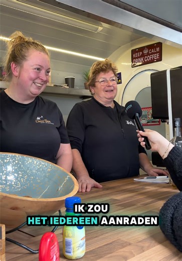 Wat vinden bezoekers van het concept mantelzorgwoningen? 🤍 Tijdens onze open dav vroegen we bezoekers hoe zij kijken naar het concept van mantelzorgwoningen… 👀 Benieuwd naar hun reactie? Bekijk de video! Bij Mantelzorgwoningen.nl ontwikkelen we mantelzorgwoningen op maat, zodat elke woning aansluit bij de zorgbehoefte én persoonlijke situatie van de bewoner. 🤍 Volg @mantelzorgwoningen.nl voor meer inspiratie en informatie over mantelzorgwoningen 🏡✨ #mantelzorgwoning #mantelzorg #zorgwoning #