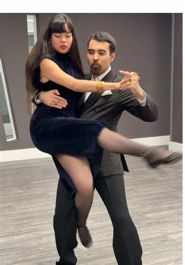 Improvised Tango Escenario Movements for Beginners