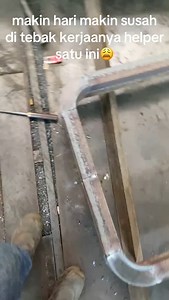10K reactions · 127 shares | Kerjanya helper makin hari makin asal lengah dikit hancur #bengkel #tukang #edukasi #kerjabangunan #laslistrik #tukanglas #welder #proyek | Art Renollas | Facebook