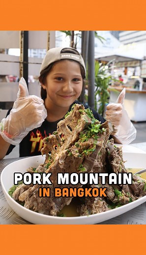 A tower of PORK SPINE in Bangkok!! This dish is called, “Leng Saap”. It’s stacked pork, topped with chilies and a delicious broth 👏 #thailand #thailand🇹🇭 #thai #thaifood #lengsaap #foodie #foodstagram | NAMA BITES