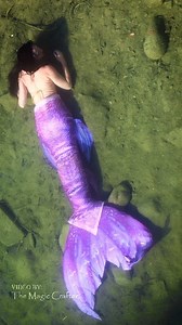 A mermaid surrounded by minnows (can you see them?) 🐟 This video is very special. It was filmed when j first discovered that minnows adore the specific tail j was wearing (it is very shiny). They kept following around the river thatvday... it was hilarious and adorable all at once. So I held still and they formed a cloud around me (as can be seen here). Melted my heart. 🥲🖤 Mermaid life brings new surprises each year! Can't wait to see what this summer brings 🖤 #themagiccrafter #mermaid #prof