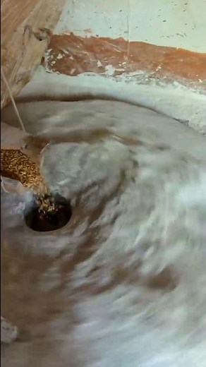 This is how a water mill works