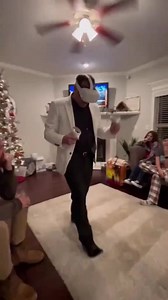 Vr fail 🤦🏻‍♀️#funny #prank #vrial #vrgame #parents #scare #jumpscare #haha #🤣🤣🤣 | UsFunniestvideo