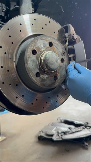 Mercedes E-Class Brake Pad Replacement🔧 #mercedesbenz #eclass #brakepads #mechaniclife