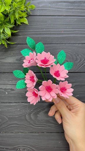 WoW! Amazing Glitter Foam sheet Flowers DIY EVA Foam sheet Craft Ideas Tutorial #crafts #gomaeva #manualidades #flores #flowers #квітизфоамірану #цветыизфоамирана #фоамиран #tutorial #diy #vikistudiodiy | VIKI Studio DIY