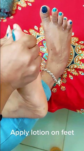 A little lotion goes a long way for soft, happy feet. Treat yourself today! ✨#feetbeauty