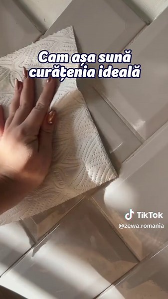 Apă vărsată? Nicio problemă! 💦 Prosoapele de hârtie Zewa fac curățenia mai ușoară datorită rezistenței la umezeală. Plus, sunt potrivite pentru orice suprafață! 😌 Tu le-ai testat? #Zewa