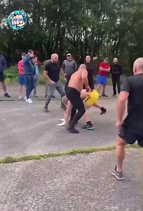 667K views · 21K reactions | ‍what a scrap! Gypsy BKB fight  Easy work from the big fella  MUST WATCH #uk #beef #BKB #england #streetfighter | Top Fighter | Facebook