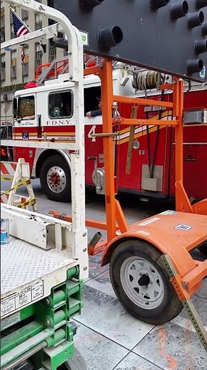 FDNY Ladder 4 Responding With Emergency Sirens & Lights, Stuck In Midtown Traffic, Upclose POV