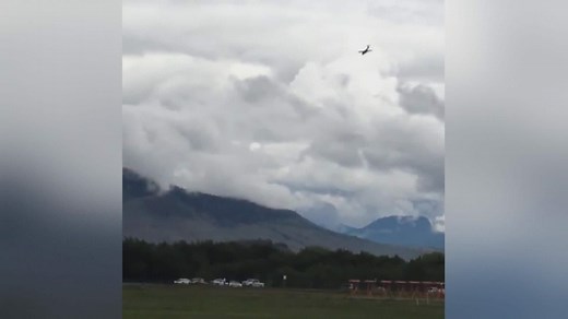 Video shows Canadian Forces Snowbirds crash in Kamloops