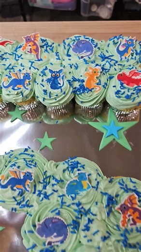 #5 Dinosaur Cupcakes by CakesbyChrisFurin.com