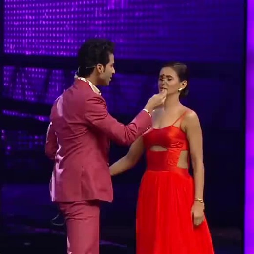 sonakshi__sinha and baccha yaday line maarraha aur kapil Sharma tok Raha hai #foryoupag#Follow#Likes