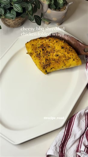 Cheesy bbq shredded chicken folded wraps 🌟 🌟 🌟 Find the full recipe on my recipe app—including a complete macro breakdown, a smart shopping list, metric/imperial switching, 360 recipes, and 60 meal plans—linked in my bio. #dinnerideas #wraps #chicken #highprotein #mealideas