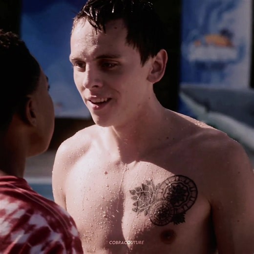 The water dripping has me gnawing at the bars of my enclosure. #cobrakai #hawkcobrakai #elimoskowitz #fyp #cobrakai🐍 @🌞 @🎸 @𝓙𝓸𝓮𝔂 @dominic ౨ৎ @Haileeꨄ☽ @Jay