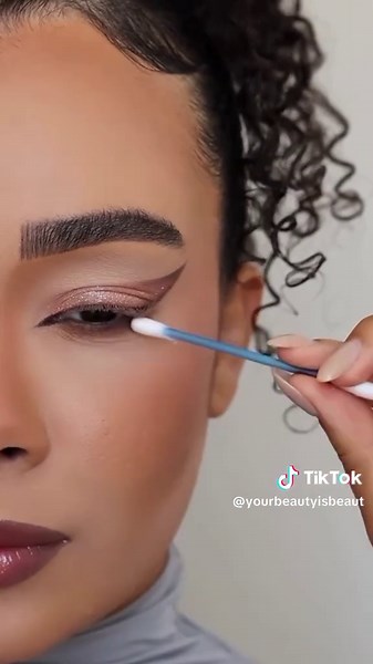 Simple Halloween Makeup Tutorial for Stunning Looks