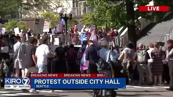 VIDEO: Protesters block streets outside Seattle's City Hall