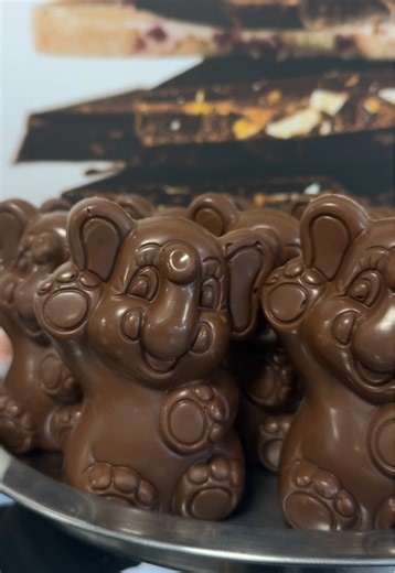Looking for the fun day out this midterm? Visit us at Butlers The Factory Tour, step into the shoes of a real life chocolatier and of course enjoy some delicious chocolate treats along the way 🍫😍 Book through the link in our bio 🎟️ #midterm #chocolatefactory #dublinwithkids #visitdublin #familyactivities