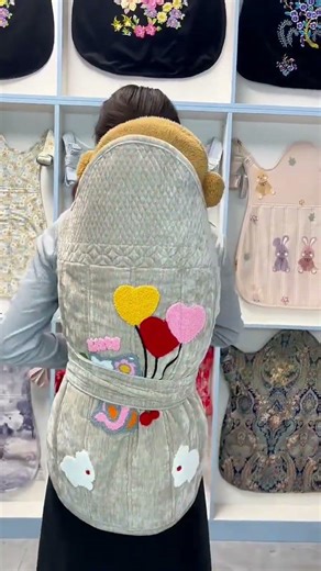 Wearing Hello Kitty on your back, you'll be irresistibly cute! Classic pink with