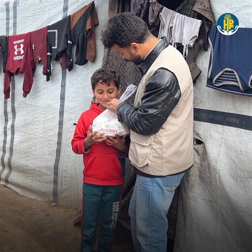 🔵 Tonight’s delivery list closes, and not every family will be fed. There are more families waiting than meals prepared. Human Development Fund is on the ground right now, preparing meals and delivering food to families in need. More meals mean more homes eat. Give enough to cover every home. 👉 http://Gaza.hdfund.org | Human Development Fund