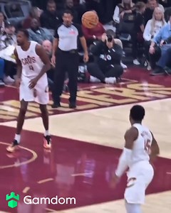 1M views · 2.7K reactions | Who's at fault here?類 | Hoops Central | Facebook