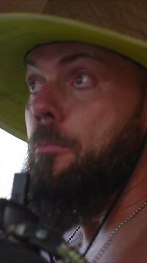 Let's see what this boaterhome is made of