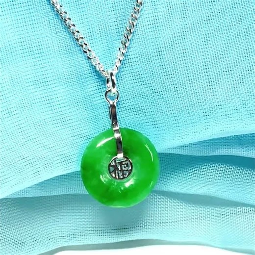 Sterling Silver Round Green Jade Necklace