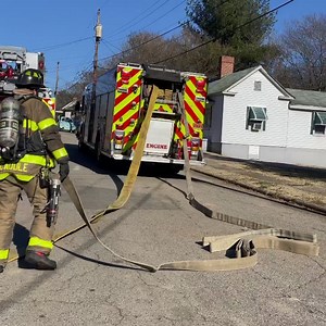 Working on some REVERSE LAY evolutions for the first due engine 💧🔥🚒 Reverse lays are a solid option for when the best hydrant is located past the fire building, or when what you didn't expect to be a fire turns into one (this scenario should not included a reported structure fire, but perhaps an alarm, other fire type, or even a med run). Instead of laying from the hydrant to the fire, it is laying from the fire to the hydrant. This can be done from an engine to the hydrant, but also as a sin